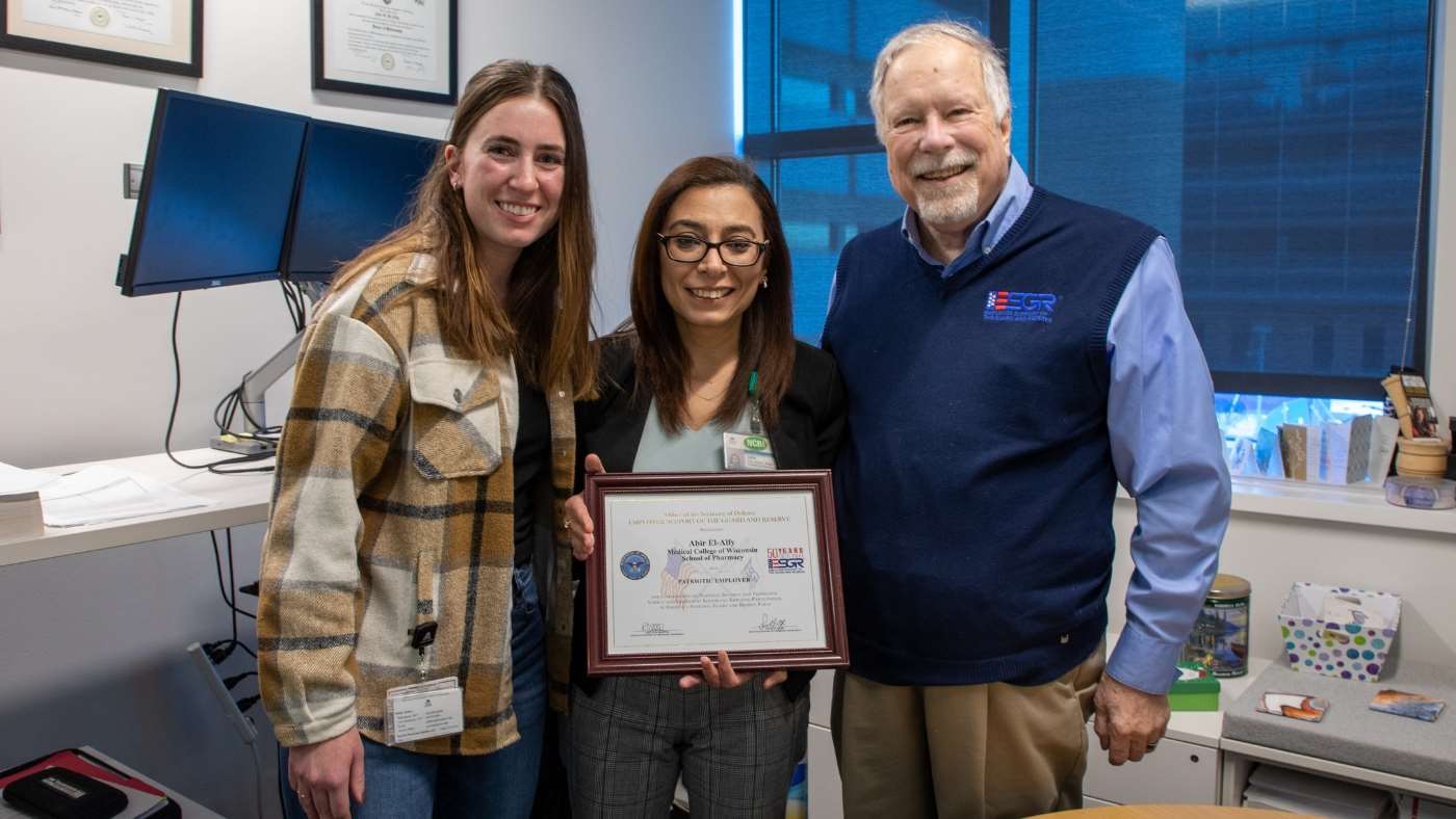 Dr. Abir El-Alfy receives Patriot Award for support of Army Reservist in pharmacy school