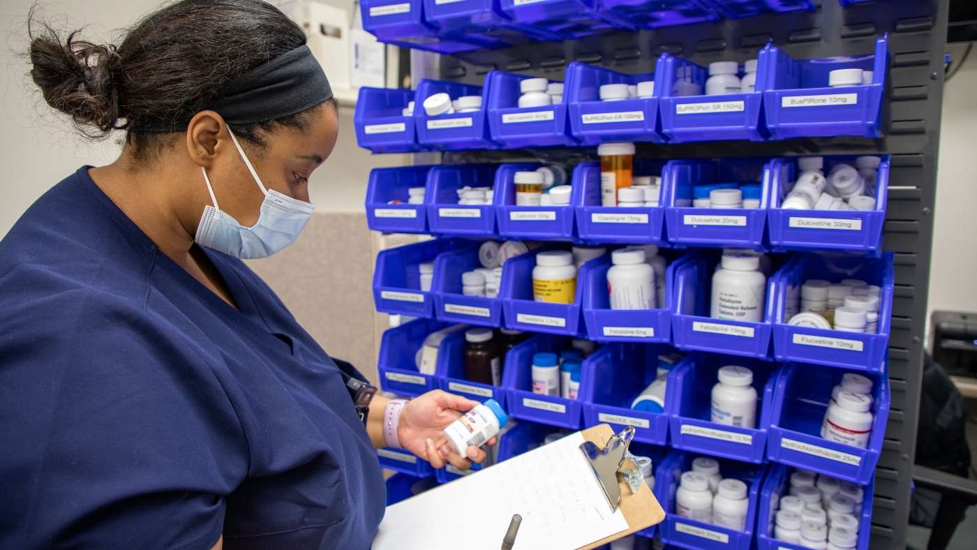 MCW medical student working at Saturday Clinic