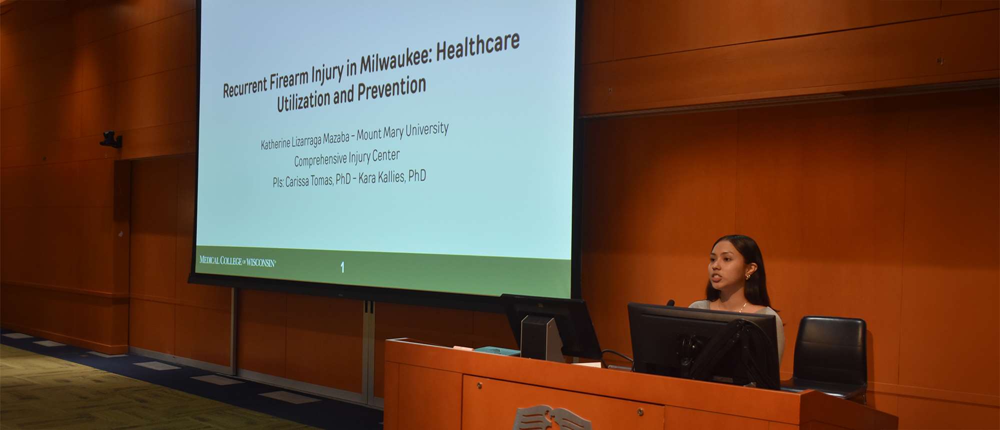 Katherine Lizarraga Mazaba presenting at a conference
