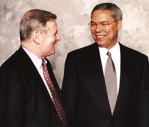 Mike Bolger welcomes General Colin Powell (Ret.) as keynote speaker at MCW's Healthcare Dinner in 1996