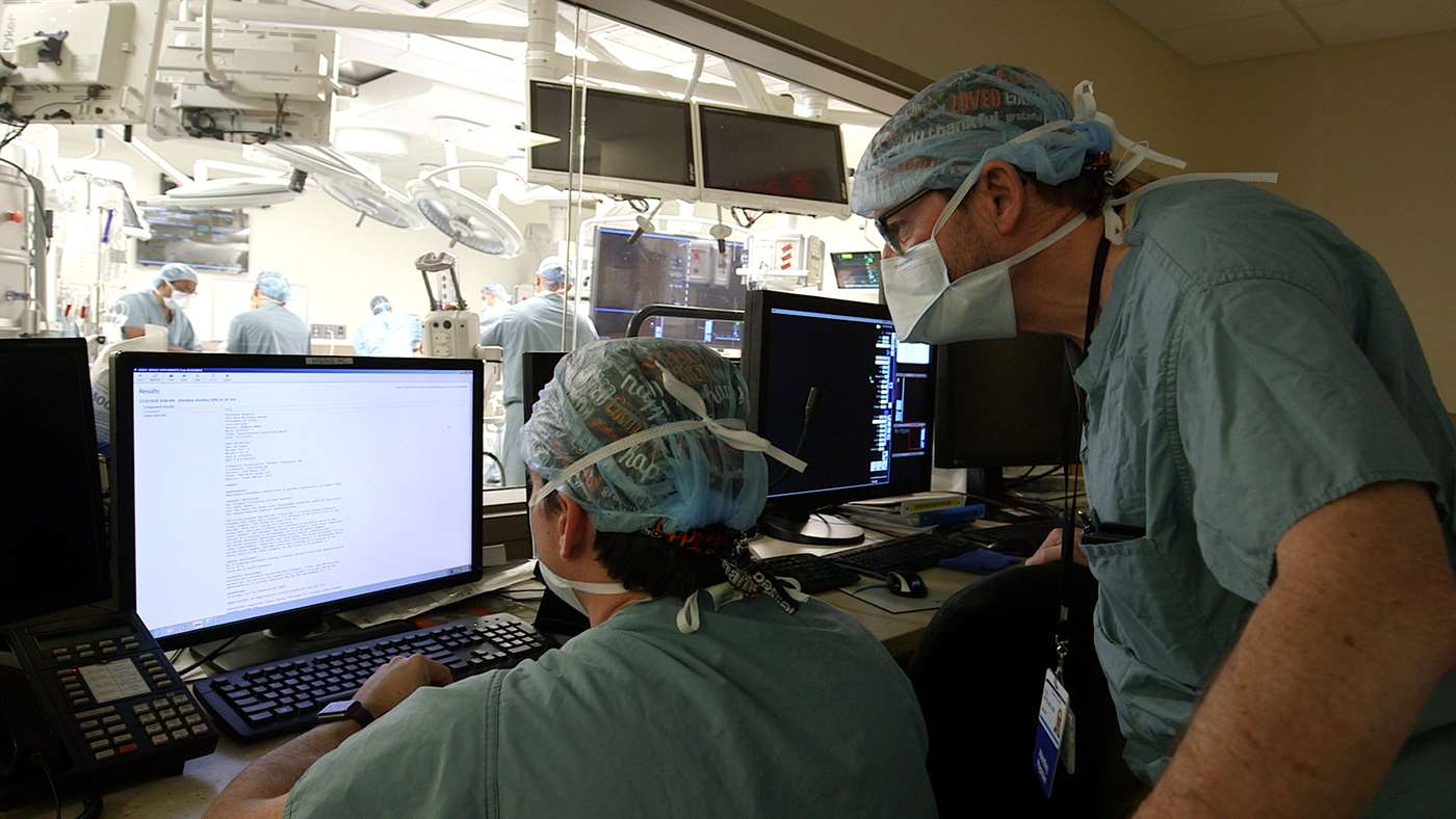 Dr.s. David and Lyle Joyce in the OR