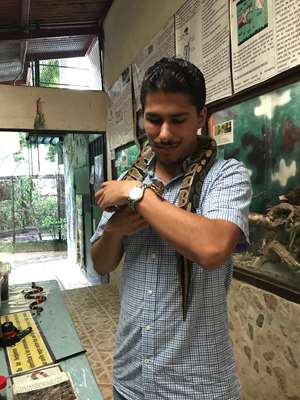 MCW student Christian Hernandez doing research in Panama