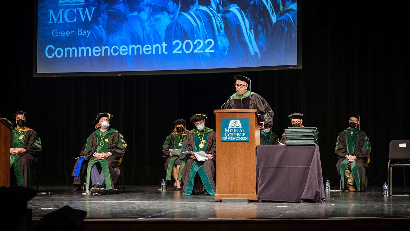 Dr. Ashok Rai speaks at the 2022 MCW-Green Bay Commencement ceremony