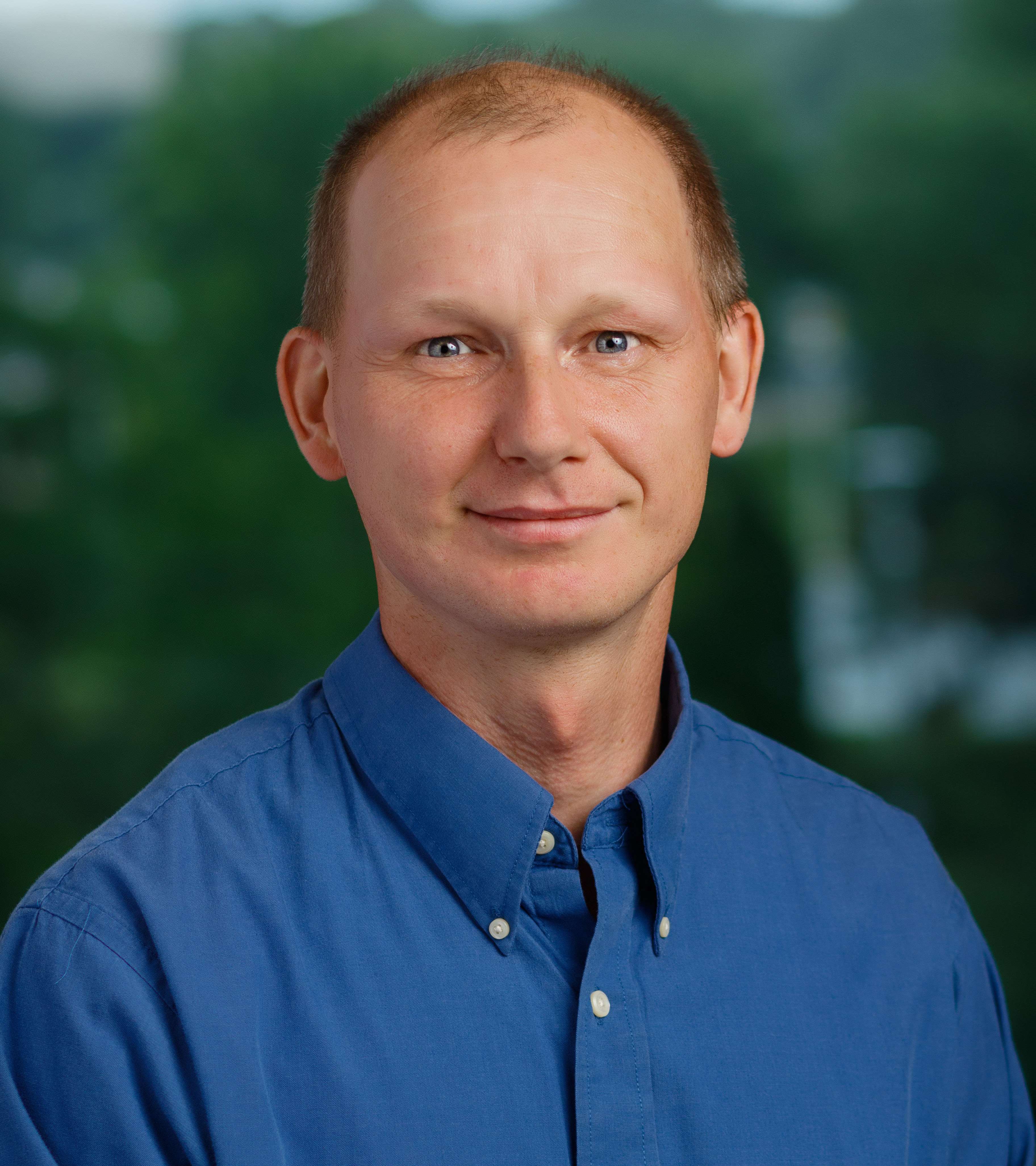 Jacek Zielonka_Academic Profile Jacek Zielonka, PhD, DSc