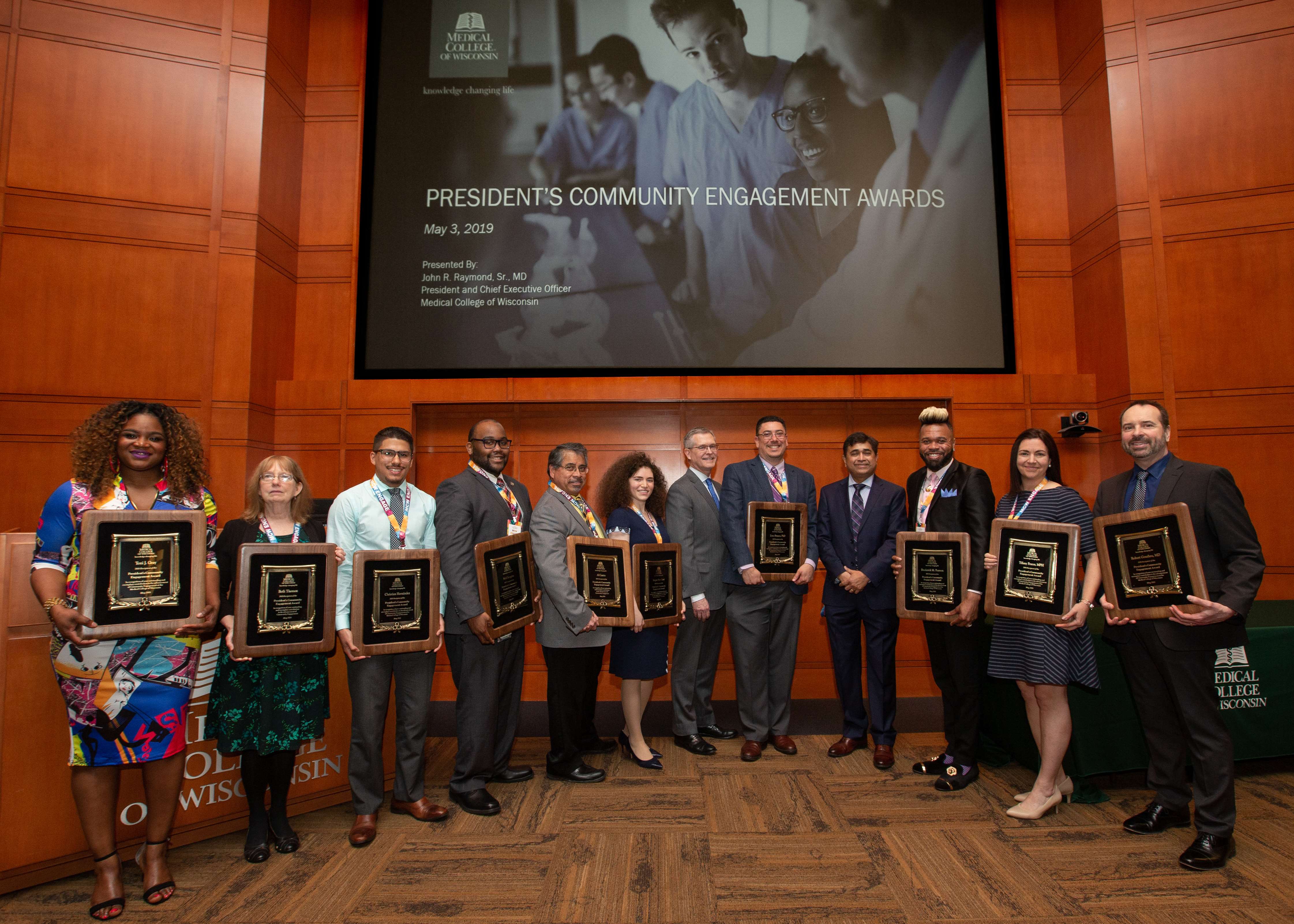 2019-award-group-photo