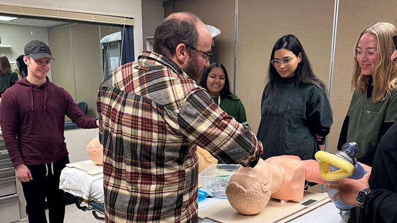 Emergency medicine simulation training