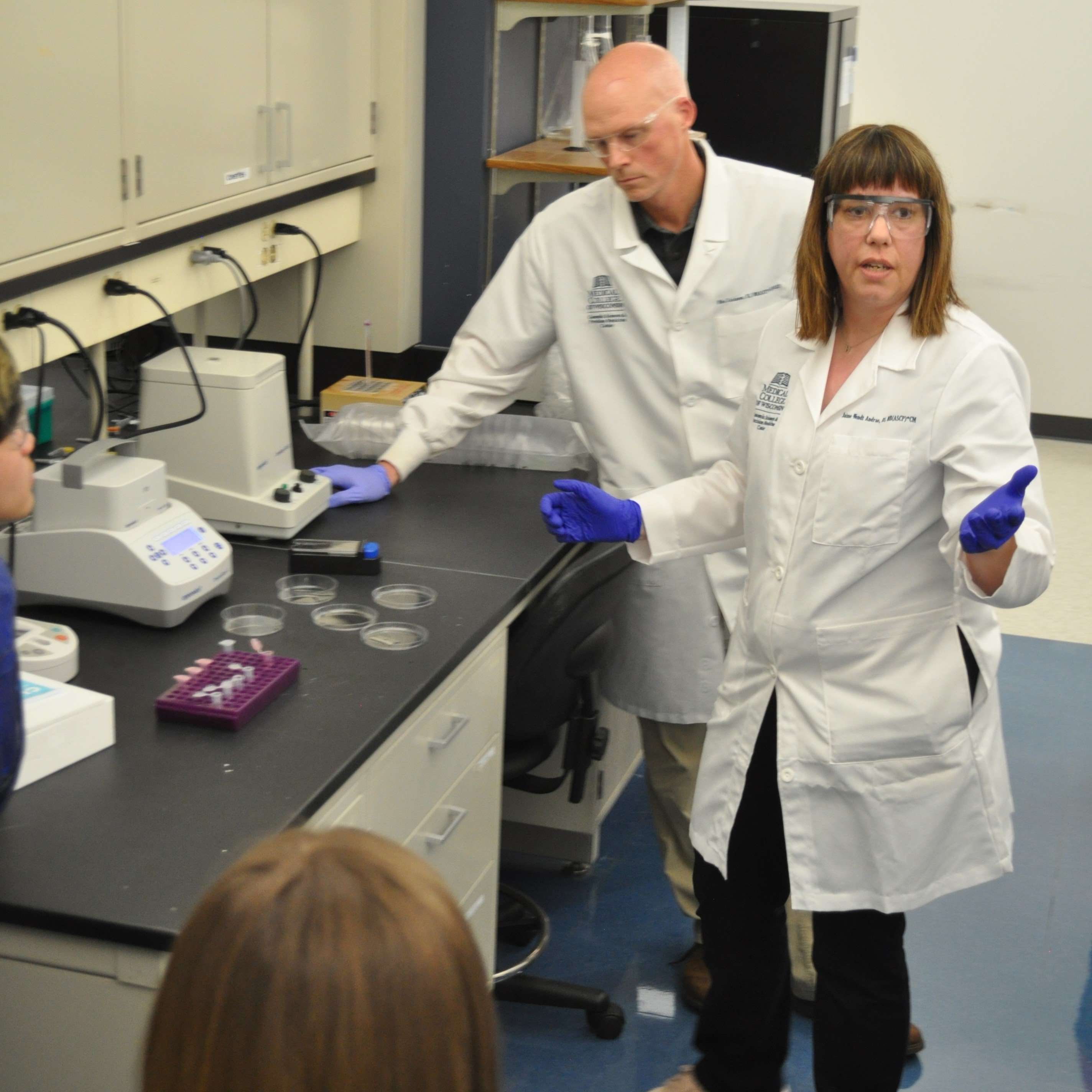 Mike Tschannen, MB(ASCP) and Jaime Wendt Andrae, MB(ASCP) lab bench teaching RRHS