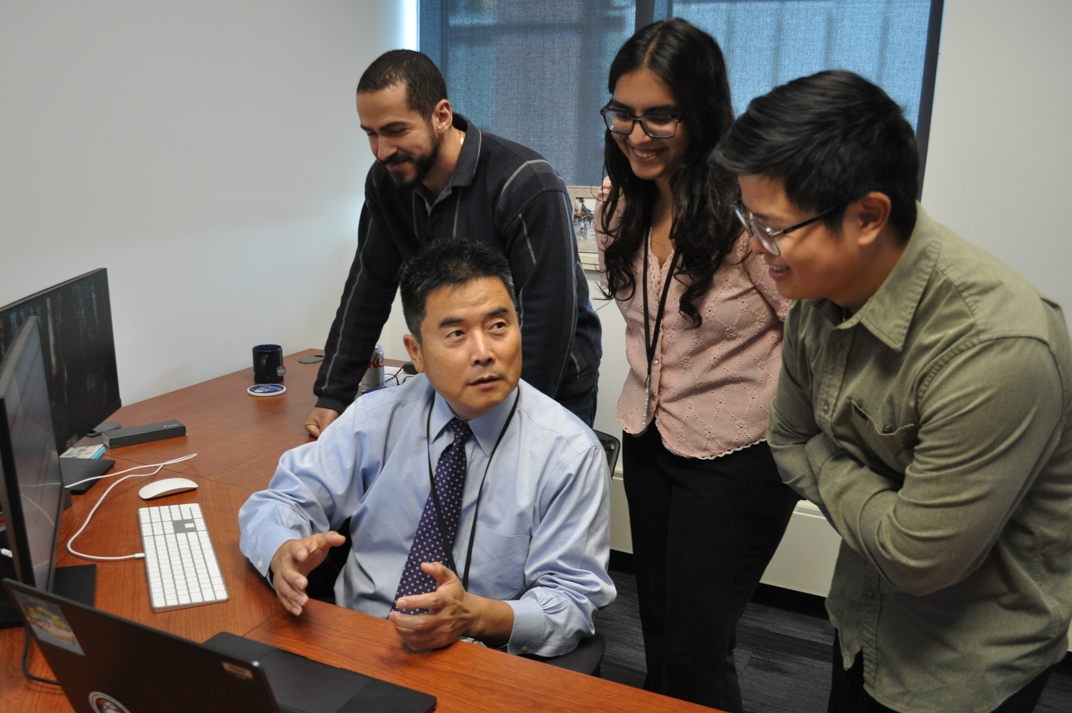 Dr. Gai teaching (L-R) Lopes, Gai, Khushi, Wu BI Team 2025_Image Gallery