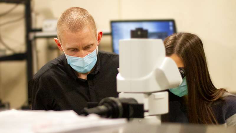 Dr. Jordan Williams working with student in Marquette-MCW NEMo Lab