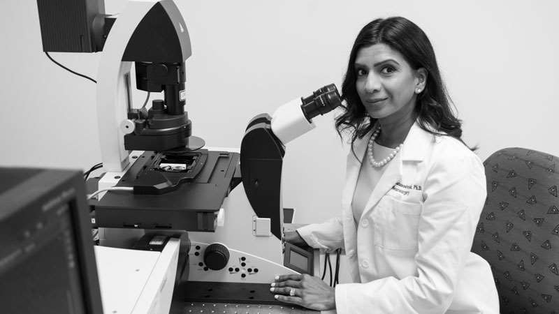 Dr. Satkunendrarajah in MCW ZVAMC research laboratory