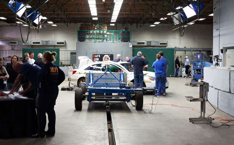 Researchers working in ZVAMC Crash Lab