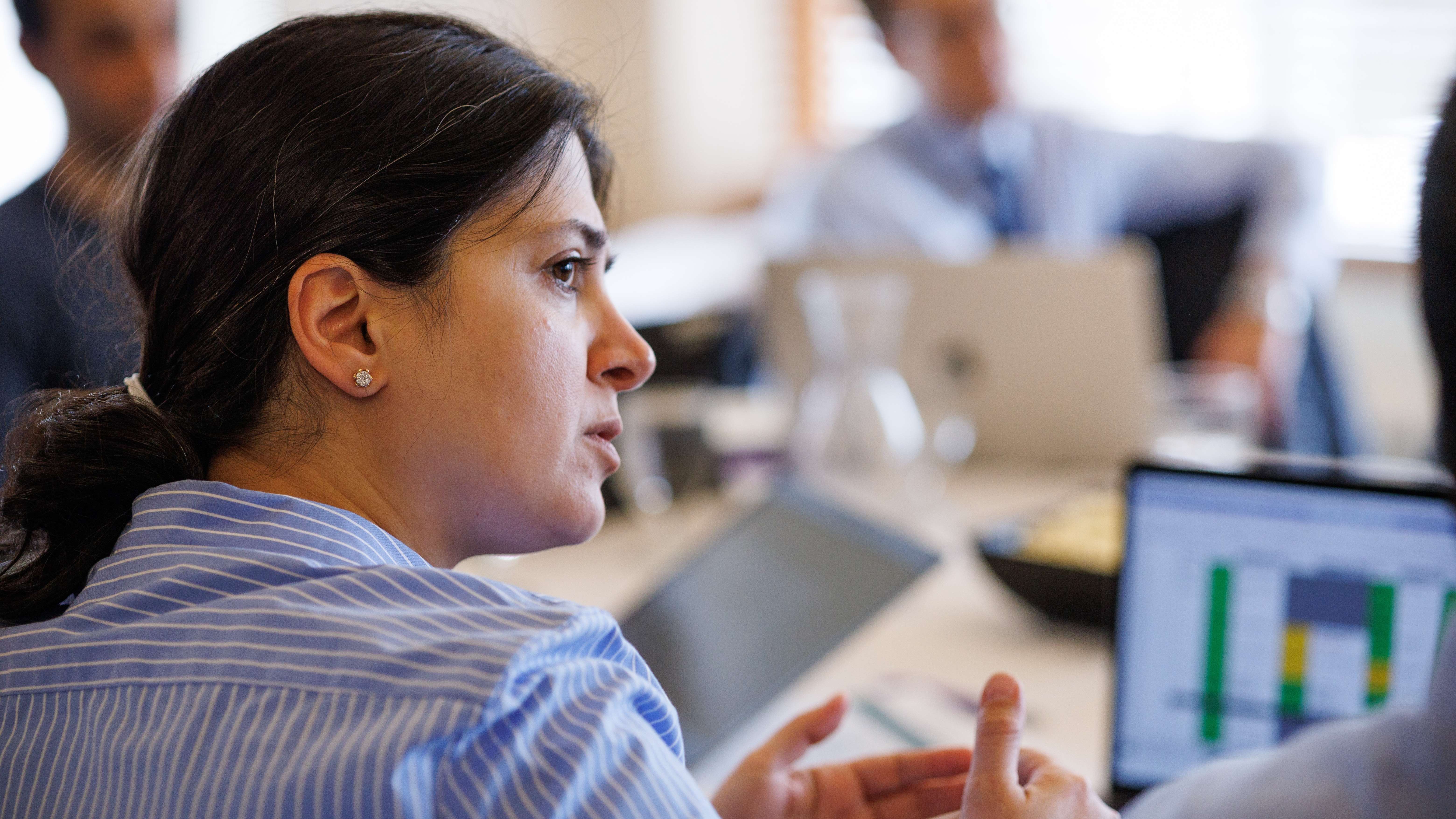 Kamgar talking_SplitTextComponent