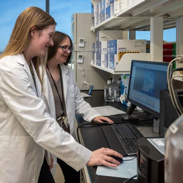 RPRD Diagnostics Preceptor and Student A pharmacy student and preceptor work on research at a computer.